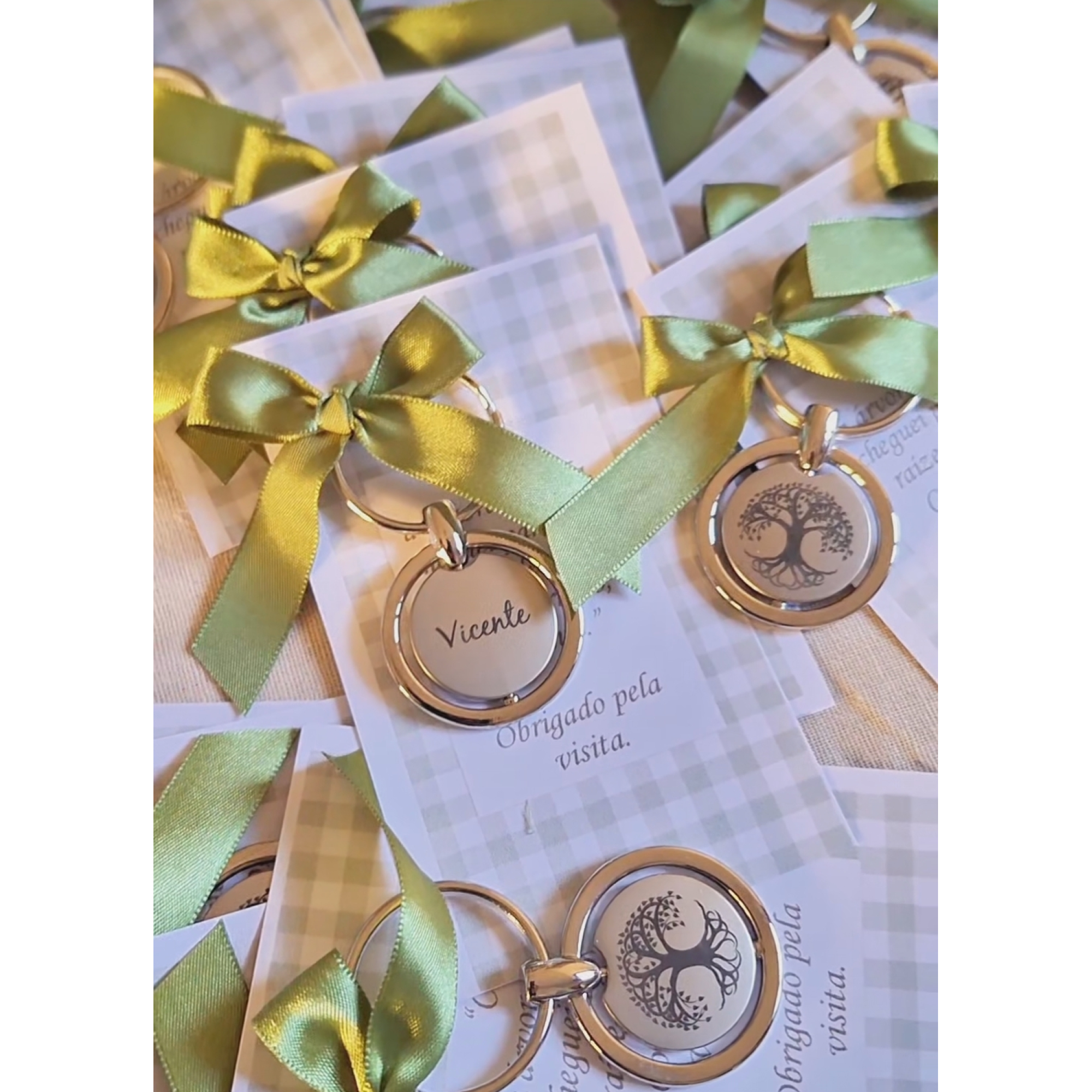 Chaveiro Giratório Árvore da Vida com Cartão e Laço